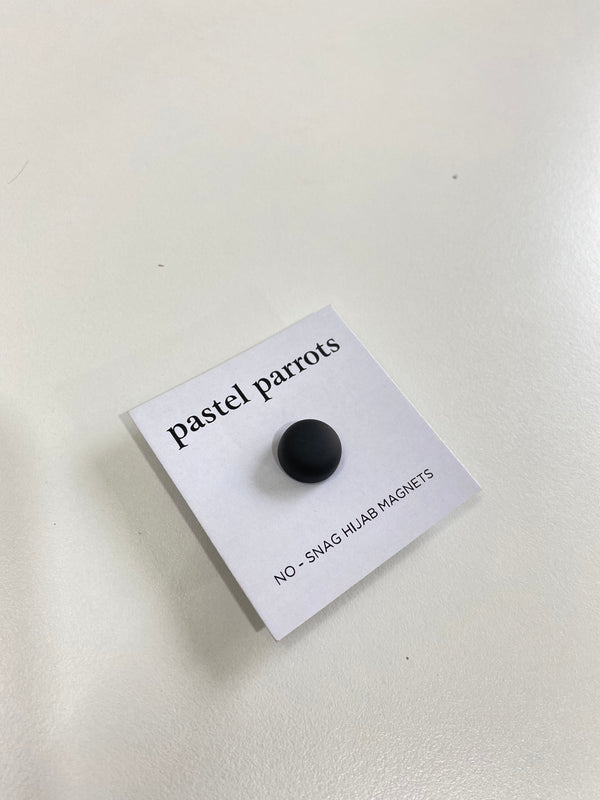 Black no snag hijab magnetic pin