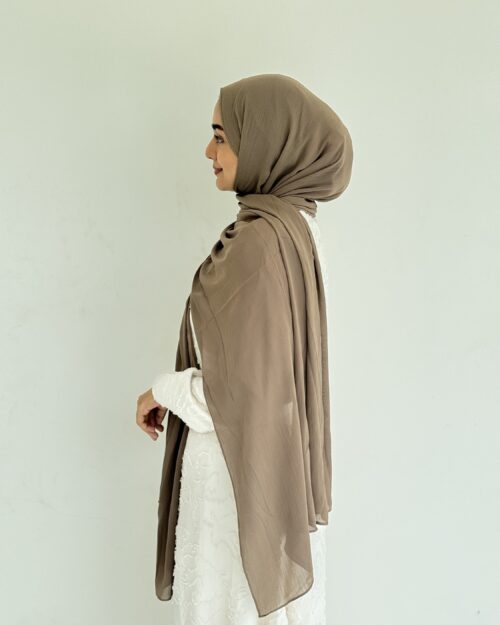 Earthnut brown crinkled chiffon hijab