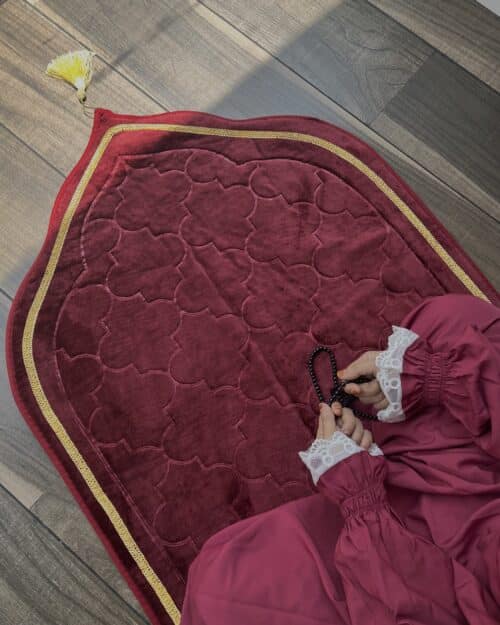 Maroon velvet prayer mat ( musallah )